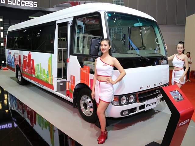 FUSO giới thiệu xe bus Rosa bản đặc biệt đến Việt Nam - 1