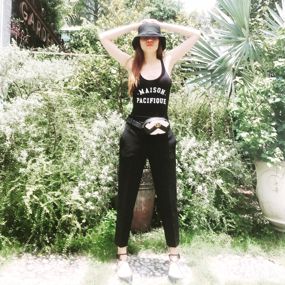 Mr Đàm thản nhiên bế "gái đẹp" vào lòng trước trăm ánh mắt - 12