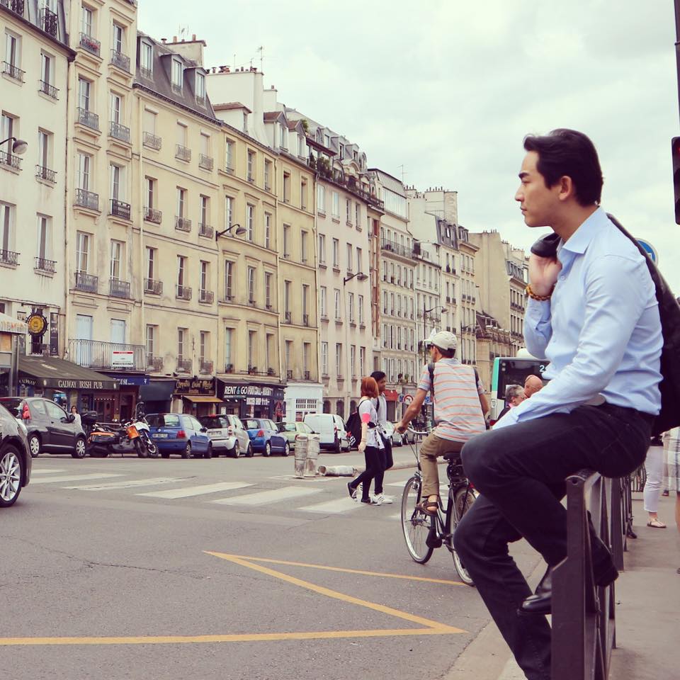 Mr Đàm thản nhiên bế "gái đẹp" vào lòng trước trăm ánh mắt - 13