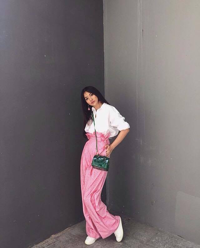 Mr Đàm thản nhiên bế "gái đẹp" vào lòng trước trăm ánh mắt - 14