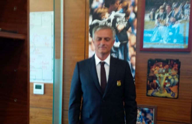 MU lộ đội hình đấu Real siêu Cúp: Mourinho chơi chiêu hay… lộ thật? - 2