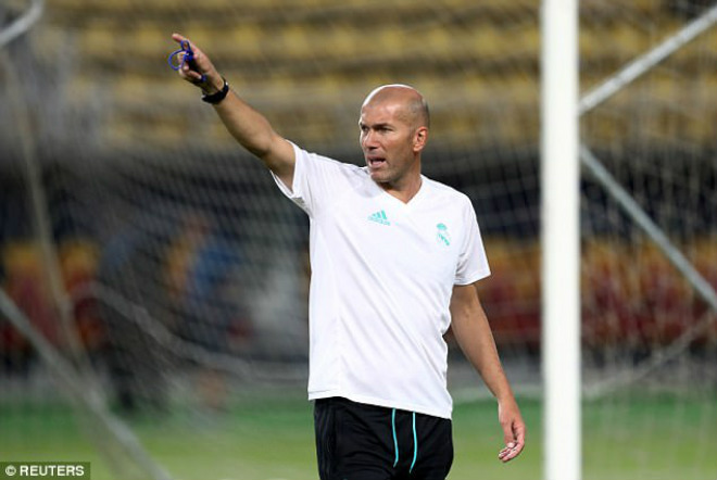 Siêu cúp châu Âu Real - MU: Ronaldo khoe 6 múi, tập sung chờ tái xuất - 8