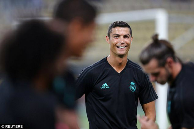 Siêu cúp châu Âu Real - MU: Ronaldo khoe 6 múi, tập sung chờ tái xuất - 2