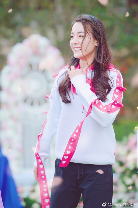 Địch Lệ Nhiệt Ba: "Hoa tuyết Tân Cương" xinh đẹp của màn ảnh Hoa ngữ - 9