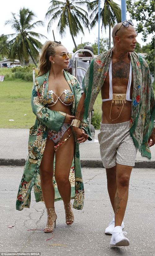 "Tù nhân đẹp nhất thế giới" say đắm hôn bồ tỷ phú sau khi ruồng bỏ vợ con - 2