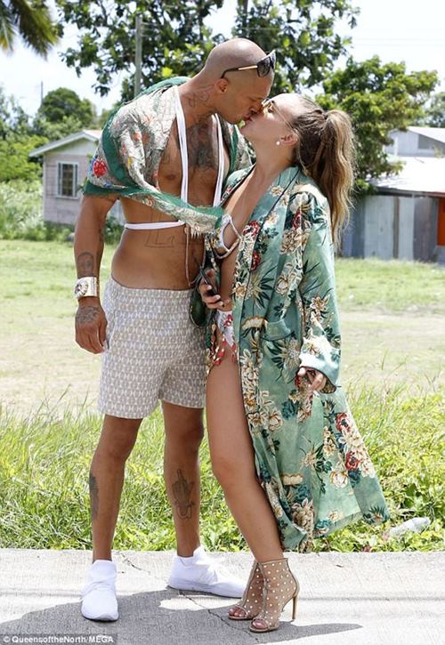 "Tù nhân đẹp nhất thế giới" say đắm hôn bồ tỷ phú sau khi ruồng bỏ vợ con - 10