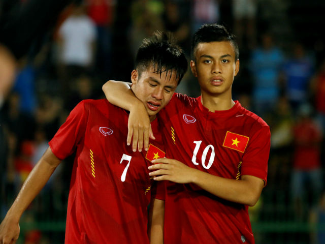 Cầu thủ U18 Việt Nam “gục ngã” giữa buổi tập thể lực