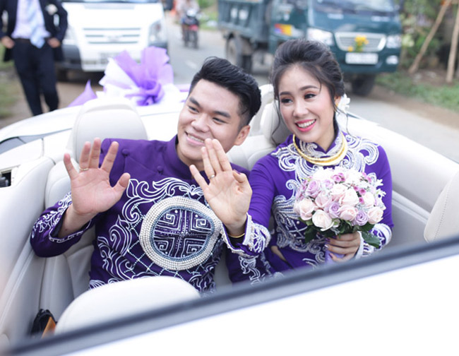 Sáng 8/8, nữ diễn viên Lê Phương và chồng trẻ Trung Kiên tổ chức lễ cưới ở quê nhà Trà Vinh. Chuyện tình của cả hai được ủng hộ từ công chúng.