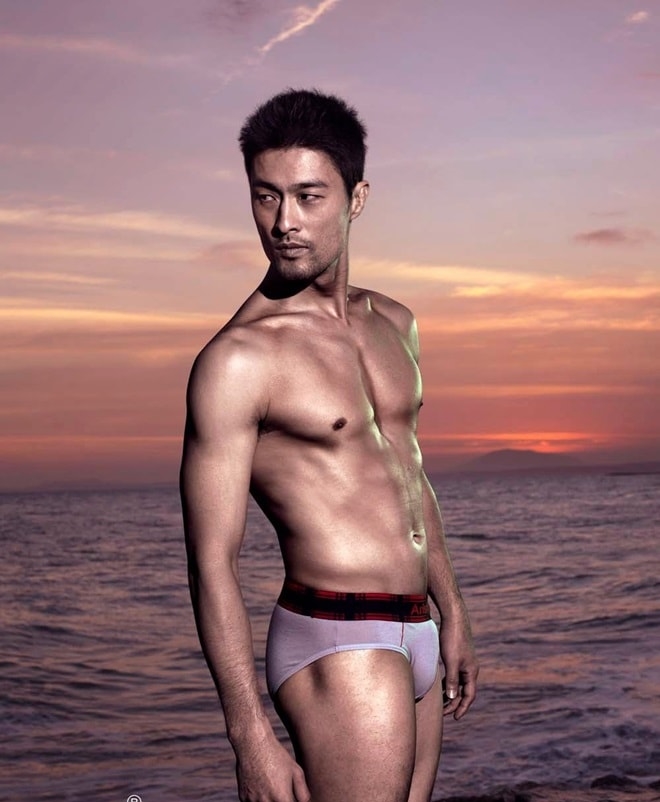 Những "nam thần" U50 đẹp như tạc tượng của showbiz Việt - 9