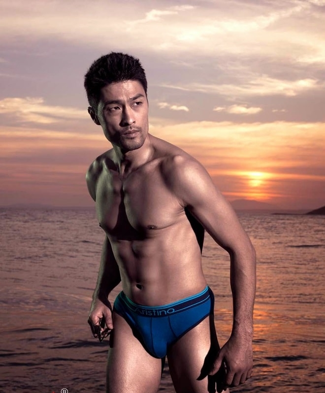 Những "nam thần" U50 đẹp như tạc tượng của showbiz Việt - 10