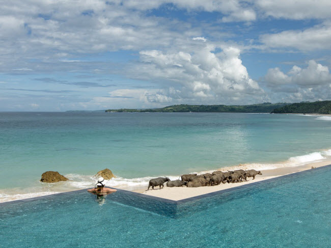 Tên của khu nghỉ dưỡng có nghĩa là “cối đá” và bãi biển được đặt tên theo cấu trúc đá trên biển.