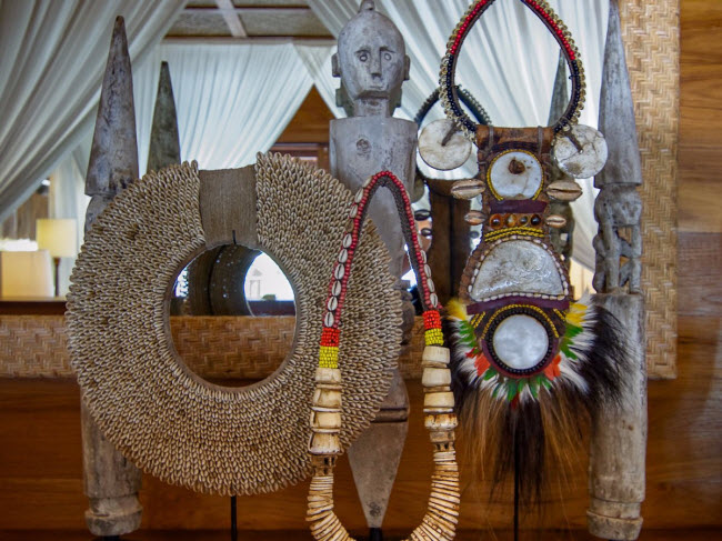Nội thất của căn nhà được trang trí theo phong cách truyền thống của người Sumba.