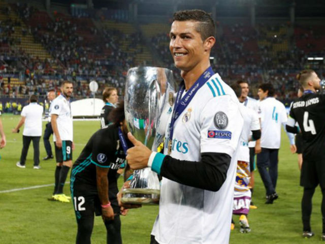 Real đại chiến Barca: Muốn ”đếm cúp”, cứ để Ronaldo dự bị