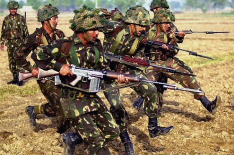Ấn Độ rút dân, đưa hàng ngàn quân đến biên giới Trung-Ấn - 1