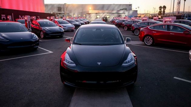Xe điện &#34;bình dân&#34; Tesla Model 3 chính thức ra mắt - 1