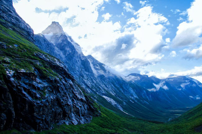 Dãi núi hùng vĩ nằm cạnh tuyến&nbsp;đường nổi tiếng Trollstigen.