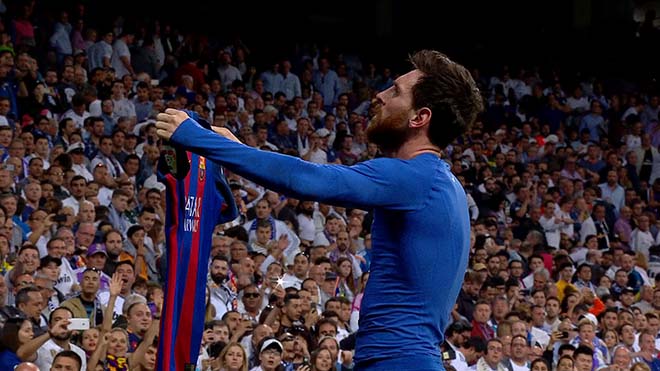 Siêu kinh điển: Ronaldo đá dự bị, nhàn nhã hạ Messi & đoạt Quả bóng Vàng - 1