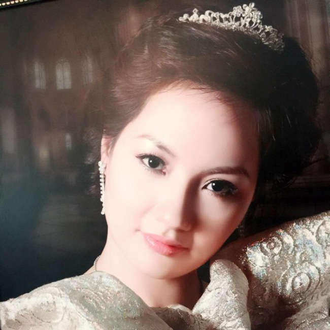 Nhan sắc ngày trẻ của mẹ hoa hậu Thu Ngân không kém gì các hoa hậu thời nay.