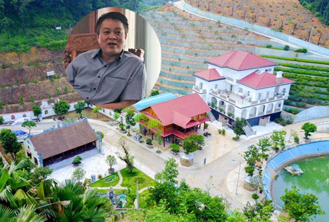 Nóng 24h qua: Liều mạng ôm bom còn nguyên kíp nổ để... chụp ảnh - 4