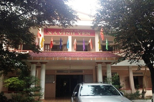 Nóng 24h qua: Liều mạng ôm bom còn nguyên kíp nổ để... chụp ảnh - 3