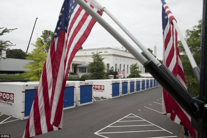 Nhà Trắng thành "đại công trường" khi ông Trump đi nghỉ - 3