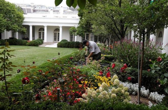 Nhà Trắng thành "đại công trường" khi ông Trump đi nghỉ - 14