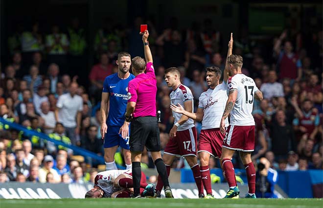 Thuyết âm mưu: Lời nguyền vua Ngoại hạng Anh phá nát Chelsea-Conte? - 2