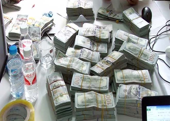 Thanh niên đẹp trai vận chuyển lậu gần 1 triệu USD qua biên giới - 1