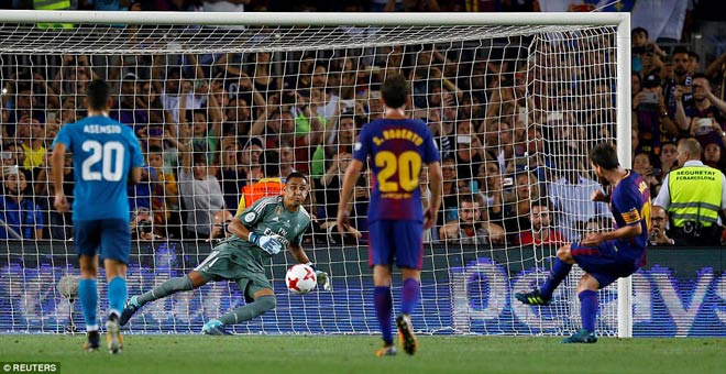 Đại tiệc Barca - Real: Messi lê bước, Ronaldo ăn mừng &#34;phơi áo&#34; - 5