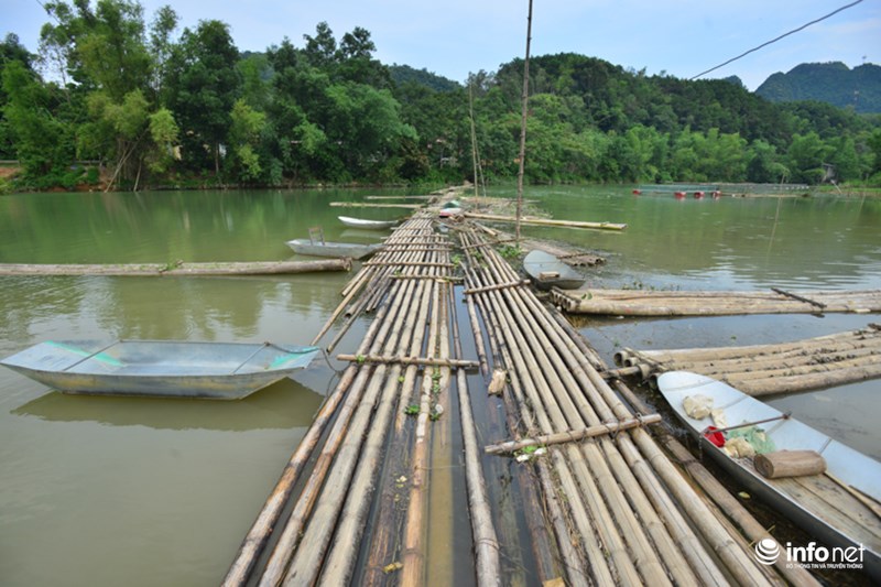 Lạng Sơn: Cô lập giữa ốc đảo, người dân thót tim qua cầu phao bằng tre nứa - 1