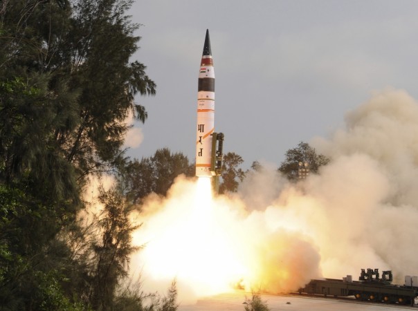 Vũ khí &#34;khủng nhất&#34; Ấn Độ đối đầu tên lửa mạnh nhất TQ - 1