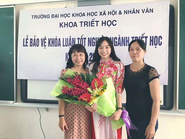 Nữ sinh xuất sắc khoa Triết học với khóa luận 10 điểm - 2