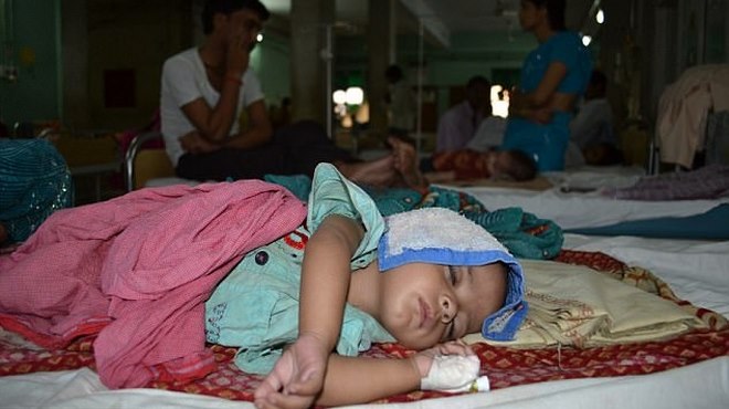 Bệnh viện hết tiền, 64 trẻ em Ấn Độ chết vì ngắt thở oxy - 1