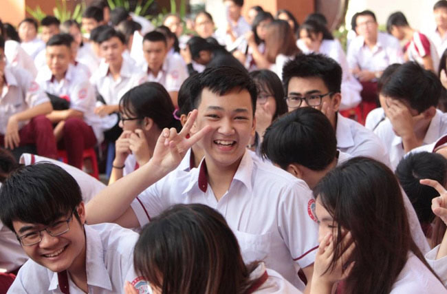 Học sinh lớp 1 mếu máo, bỡ ngỡ ngày đầu tựu trường - 12