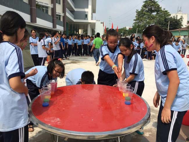 Học sinh lớp 1 mếu máo, bỡ ngỡ ngày đầu tựu trường - 14