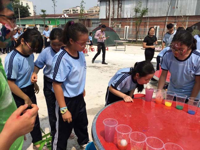 Học sinh lớp 1 mếu máo, bỡ ngỡ ngày đầu tựu trường - 1