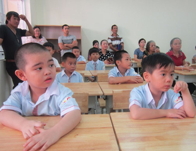 Học sinh lớp 1 mếu máo, bỡ ngỡ ngày đầu tựu trường - 3