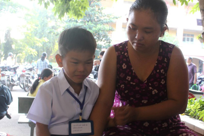 Học sinh lớp 1 mếu máo, bỡ ngỡ ngày đầu tựu trường - 2