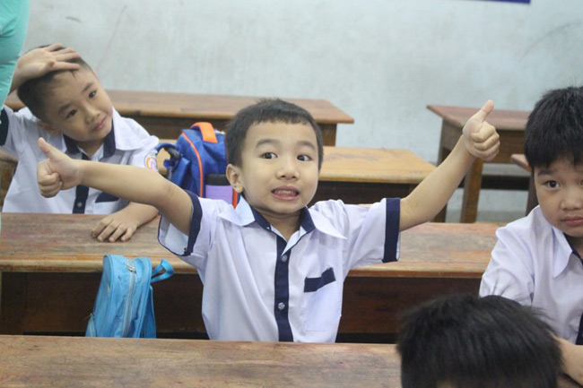 Học sinh lớp 1 mếu máo, bỡ ngỡ ngày đầu tựu trường - 6