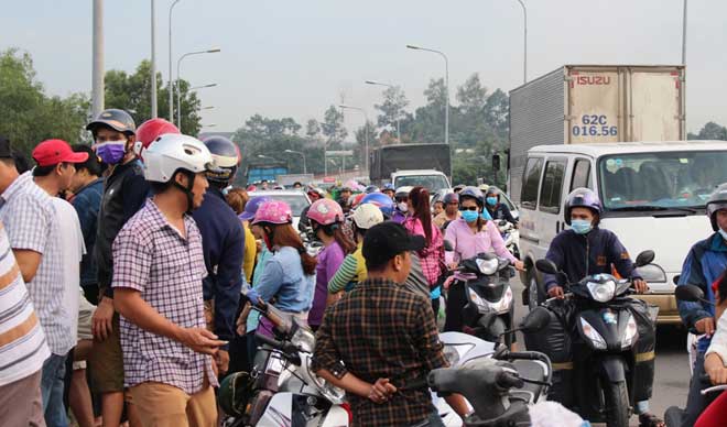 Bỏ lại bạn gái trên cầu, thanh niên gieo mình xuống sông Sài Gòn - 3