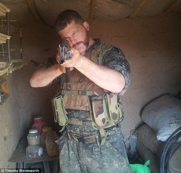 Trốn vợ đi diệt IS, lính Anh kể về cuộc chiến kinh hoàng - 1