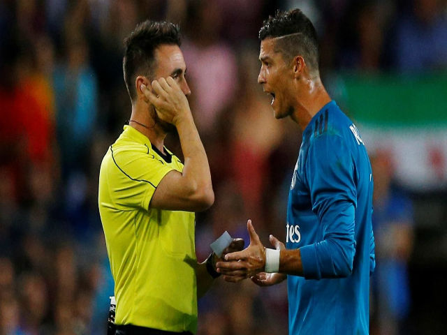 Ronaldo treo giò 5 trận: Trọng tài Burgos - Kẻ thù chính hiệu của Real