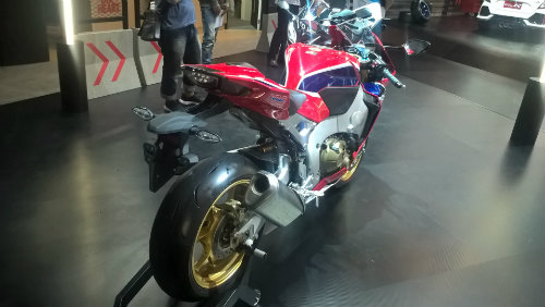 Ngắm mãi không chán Honda CBR1000RR Fireblade SP - 2