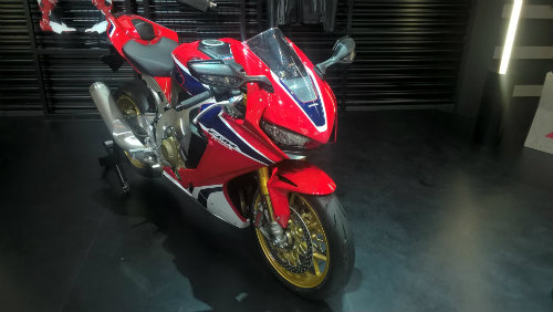 Ngắm mãi không chán Honda CBR1000RR Fireblade SP - 4