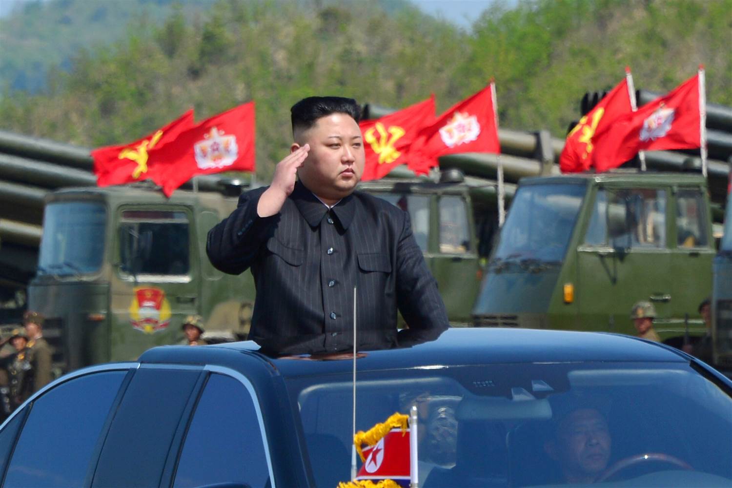 Đằng sau quyết định chưa nã tên lửa vào Guam của Kim Jong-un - 1