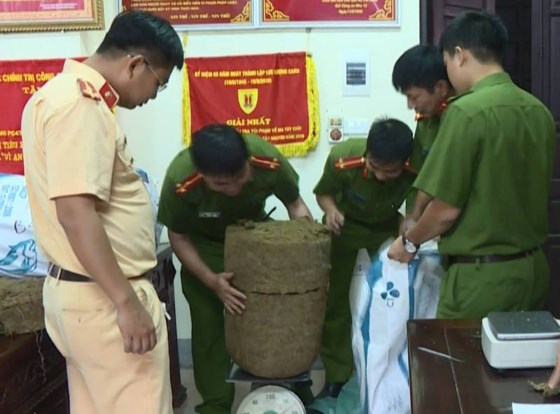 Bắt vụ vận chuyển hơn 1 tạ ma túy từ Lào về Việt Nam - 1