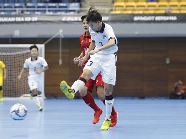 Cập nhật SEA Games 18/8: Futsal nữ Việt Nam phung phí trước Thái Lan