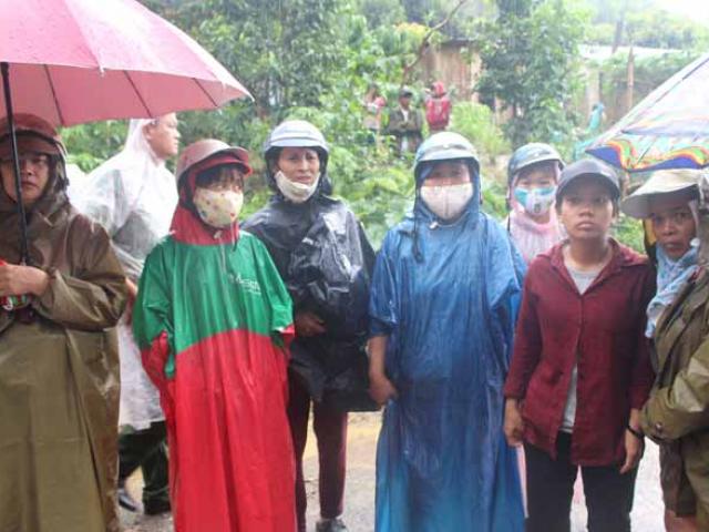 Vụ nổ 6 người chết ở Khánh Hòa: Nước mắt hòa nước mưa đưa tiễn