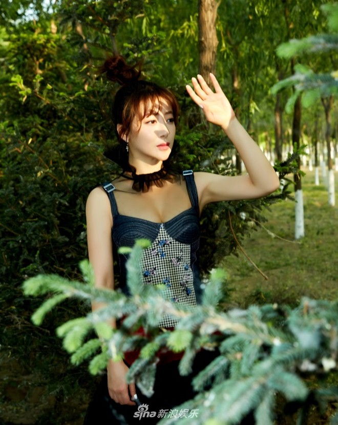 Đời thực quá đỗi nóng bỏng của "bà hoàng" đánh ghen tàn độc nhất màn ảnh - 9