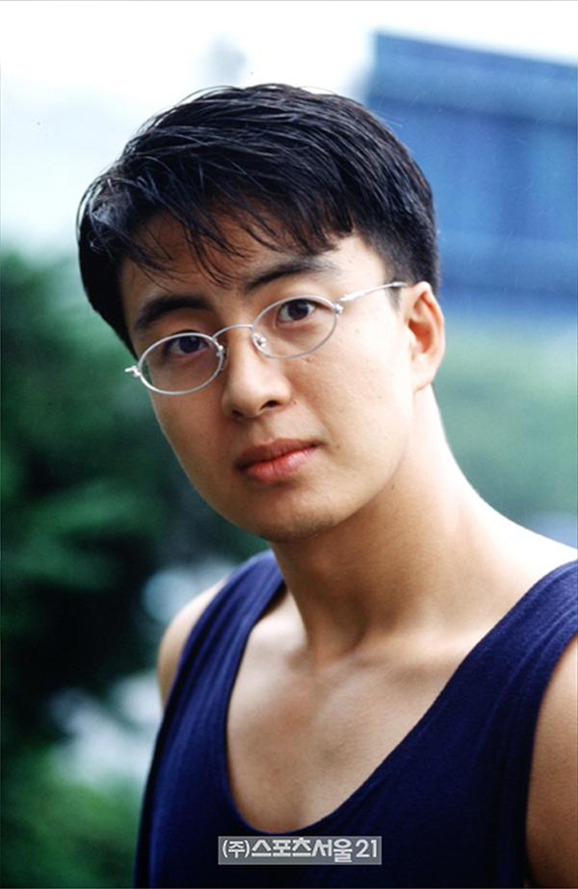 Bae Yong Joon đánh cắp trái tim của nhiều khán giả nữ Việt Nam từ bộ phim Mối tình đầu năm 1996.